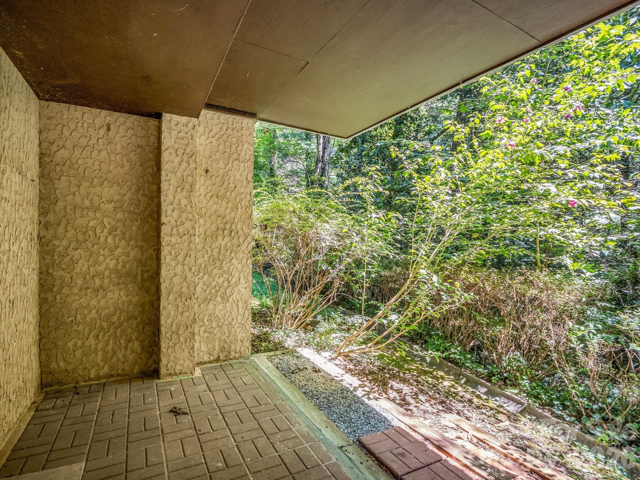 Private patio in lower level - 335 Melrose Avenue, Tryon