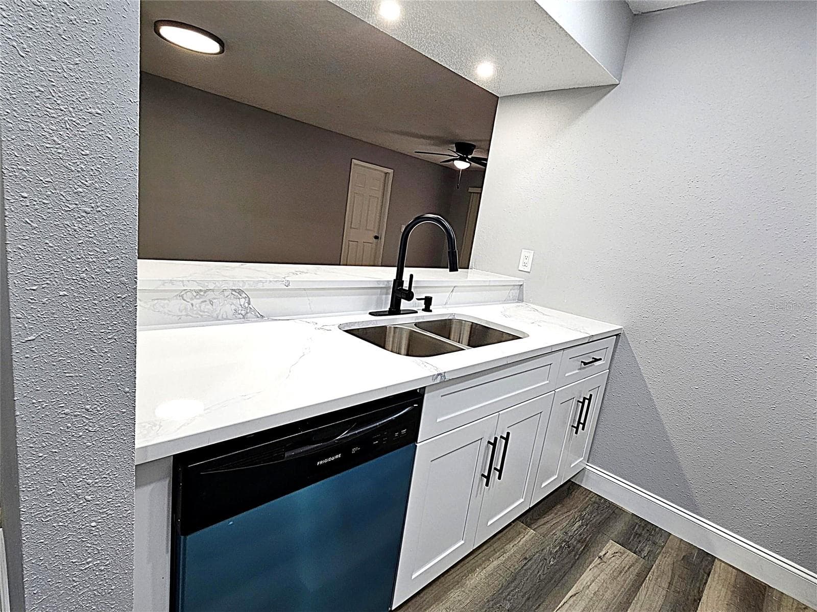 Kitchen - 1720 GLENHOUSE DR #328, SARASOTA
