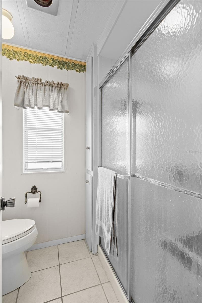 EN SUITE BATH - 2100 KINGS HWY #27, PORT CHARLOTTE