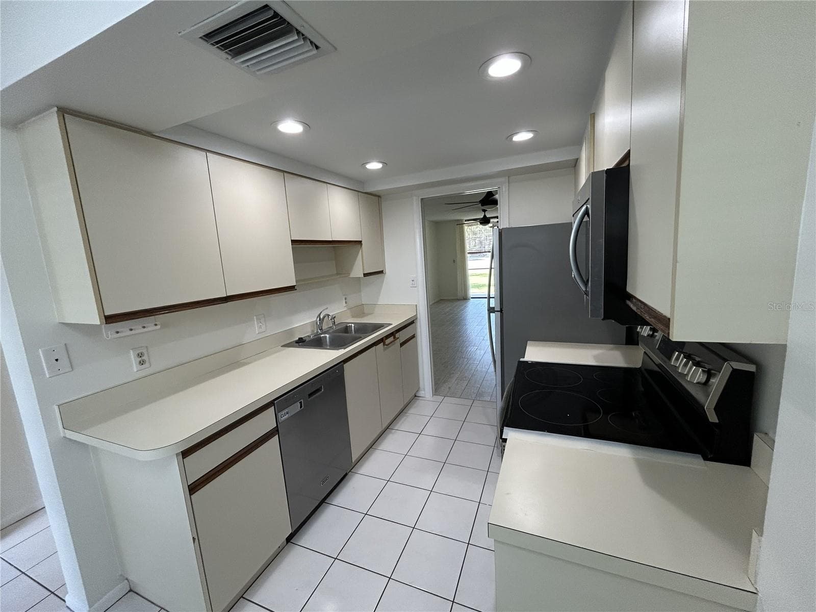 Condominium at 1316 PASADENA AVE S #102, SOUTH PASADENA, photo 8 of 63