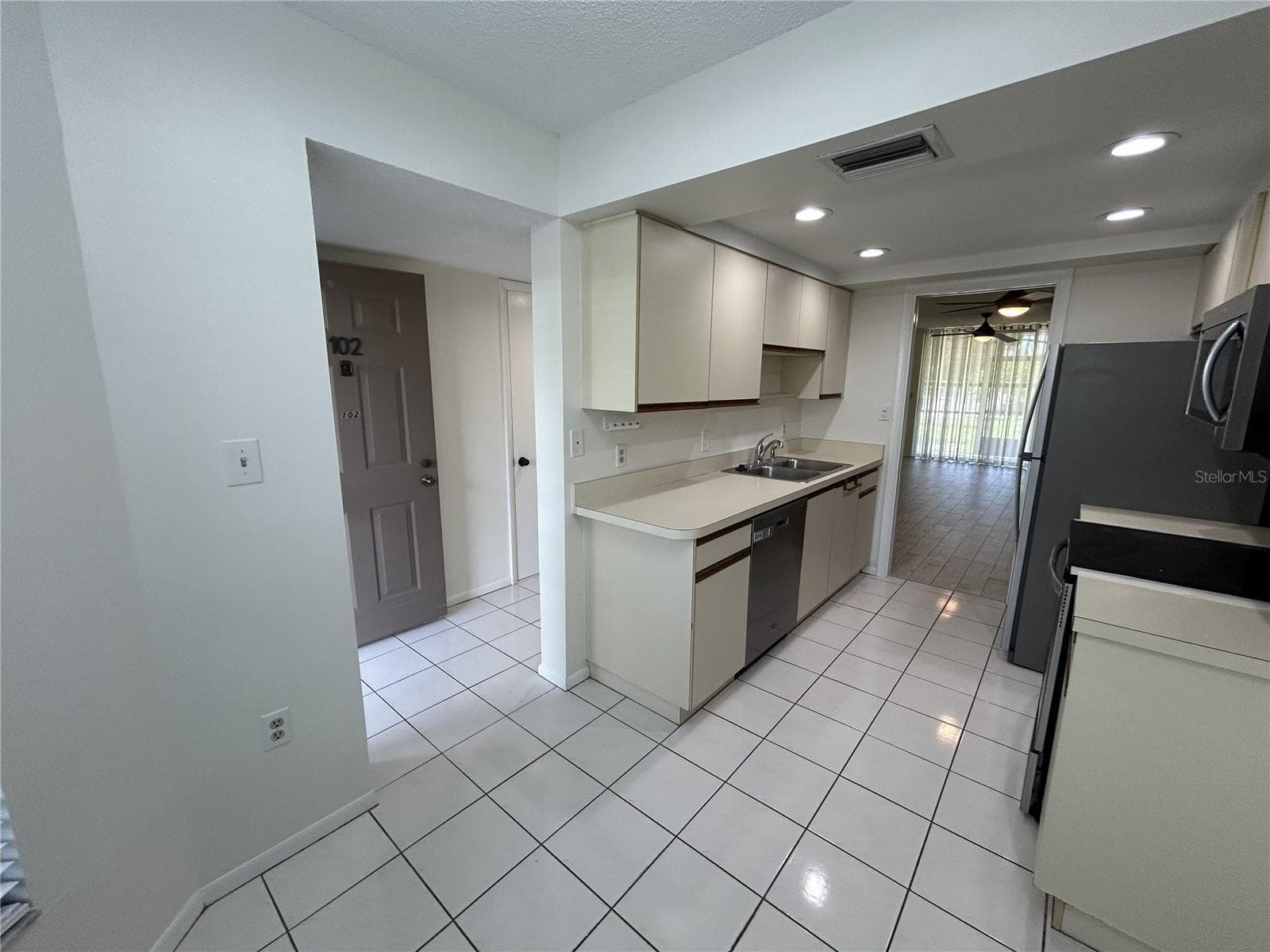 Condominium at 1316 PASADENA AVE S #102, SOUTH PASADENA, photo 30 of 63