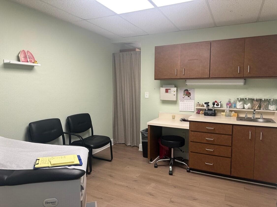 Medical Office at 506 4TH AVE W, PALMETTO, photo 3 of 13