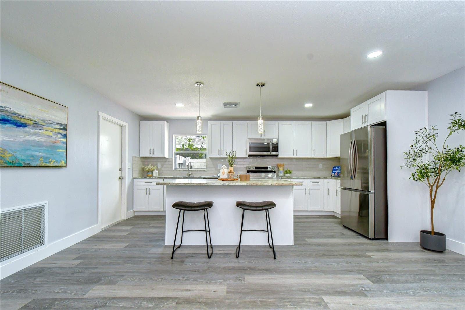 Single Family Residence at 613 5TH AVE SE, LARGO, photo 20 of 46