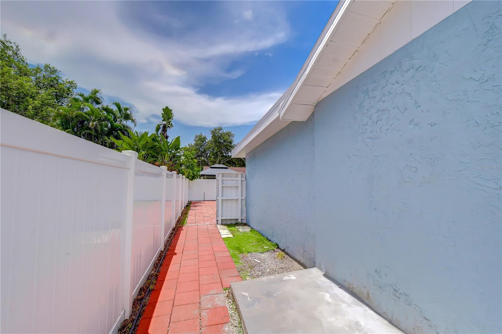Single Family Residence at 613 5TH AVE SE, LARGO, photo 9 of 46