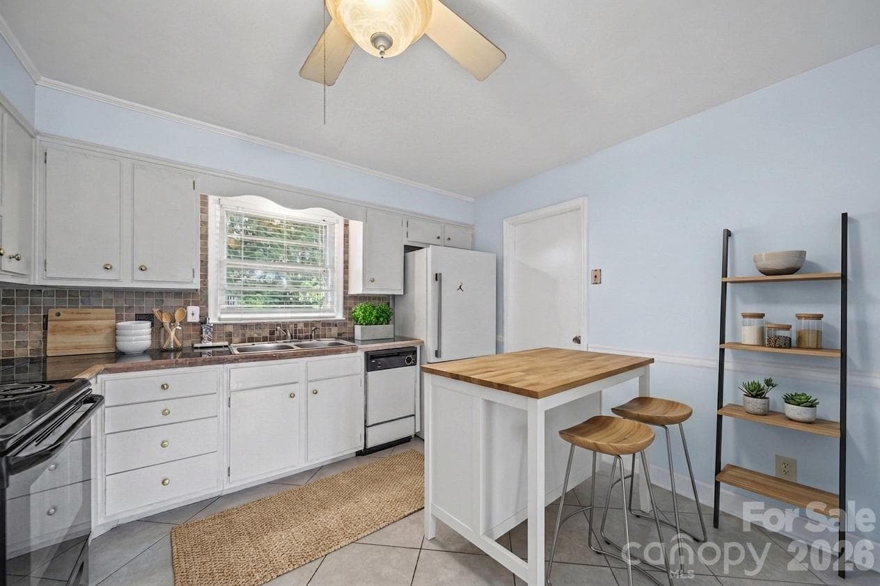Kitchen virtual staging only - 3029 Rosehill Drive, Charlotte