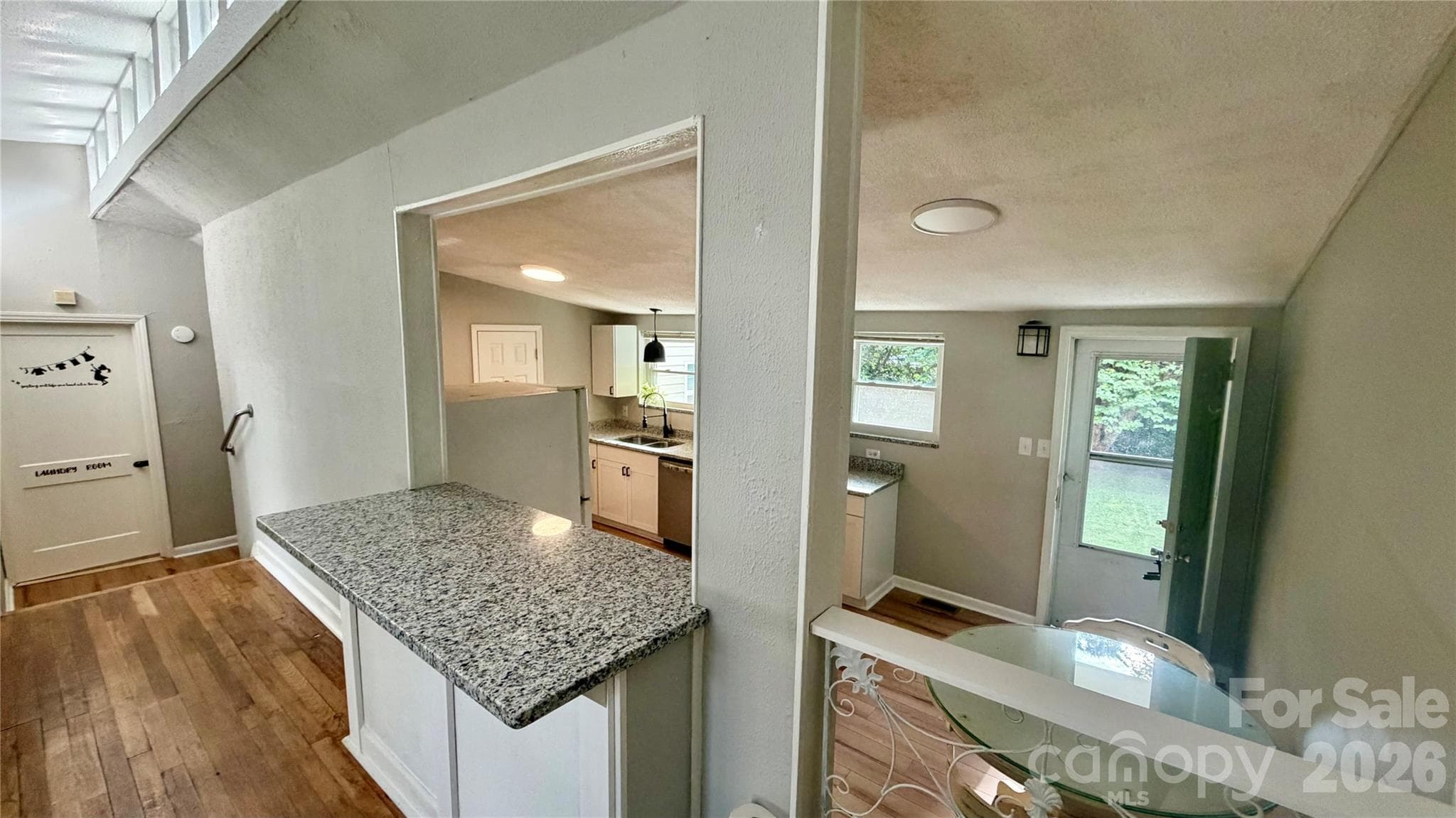 eat-in bar overlooks kitchen, great for entertaining - 216 Auten Circle, Mount Holly