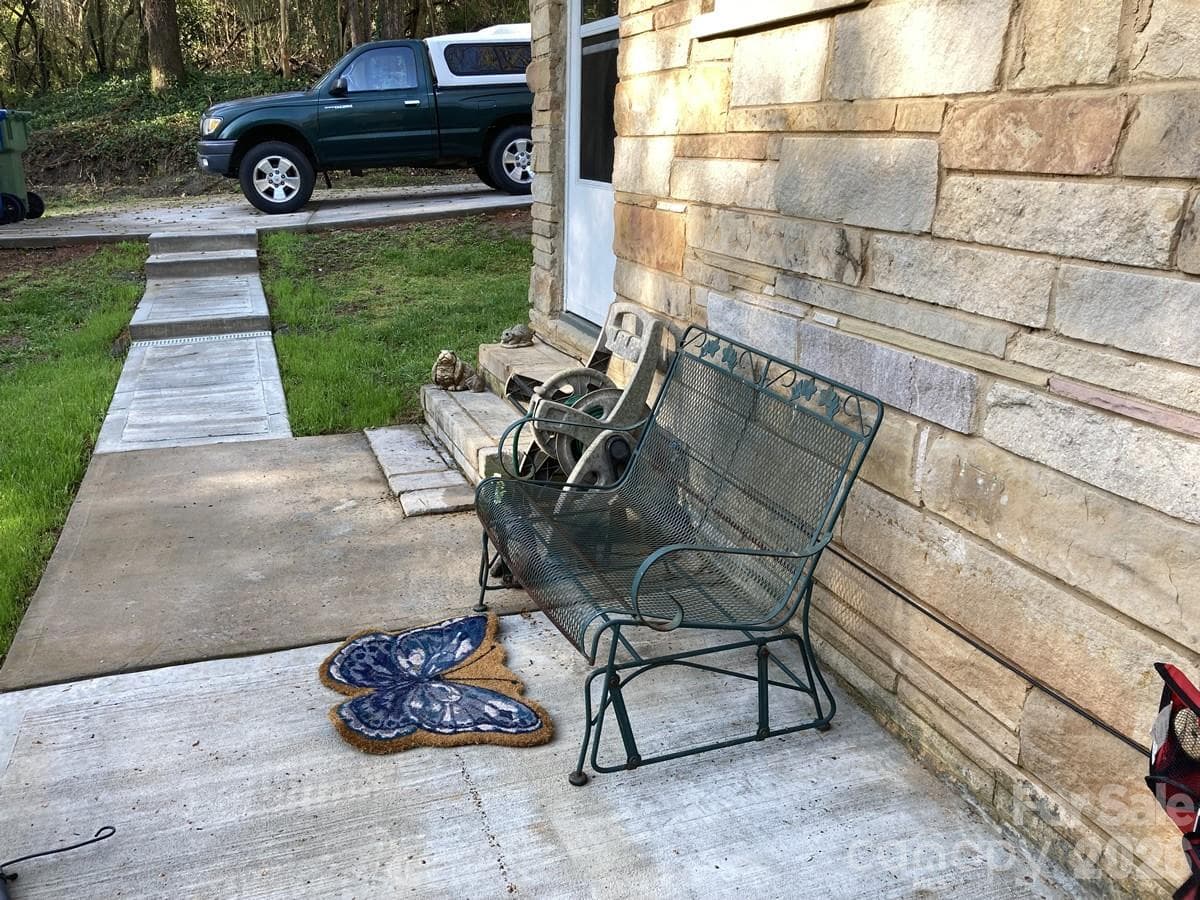 concrete patio off back door perfect for bbq, firepit overlooking wooded backyard - 216 Auten Circle, Mount Holly