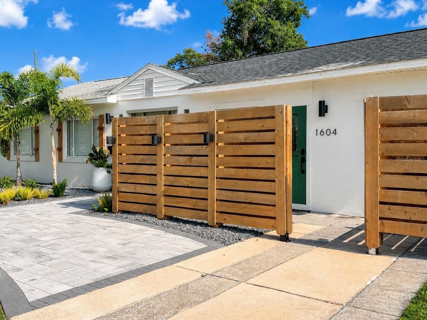 Private courtyard entrance to Mother-In-Law suite - 1604 BRYN MAWR ST, ORLANDO