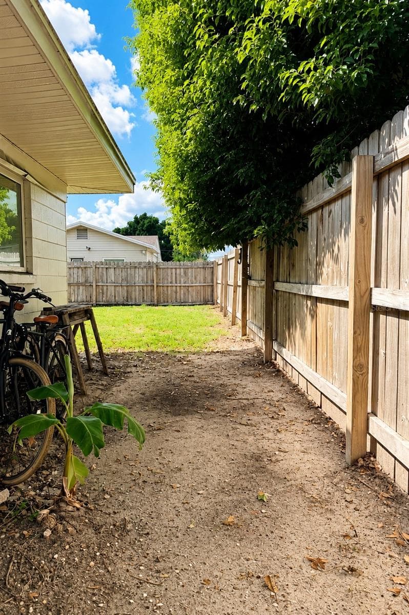 Private, fully fenced, Mother-In-Law suite backyard - 1604 BRYN MAWR ST, ORLANDO