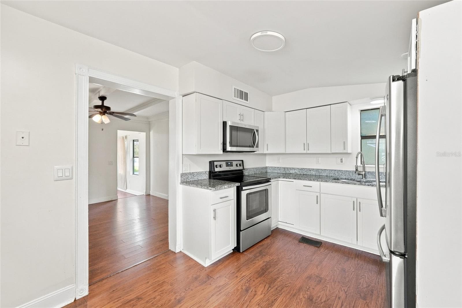Single Family Residence at 4 E BAY ST, DAVENPORT, photo 9 of 15
