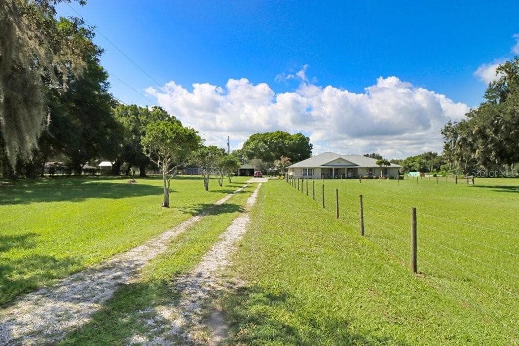 Long driveway - 13221 TOM GALLAGHER RD, DOVER