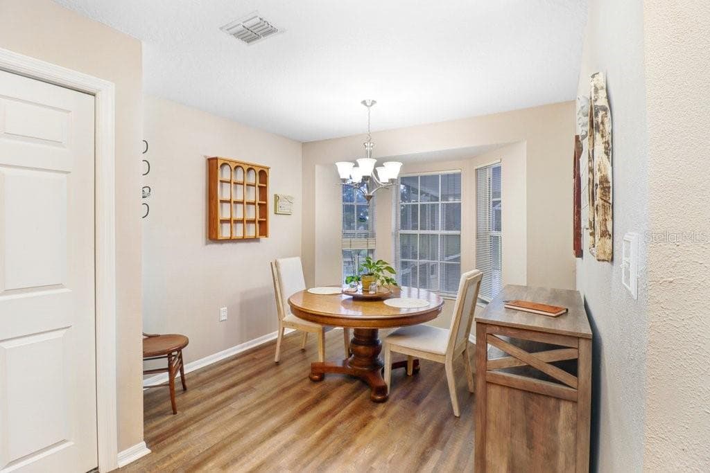 Eat in Breakfast Nook - 13221 TOM GALLAGHER RD, DOVER