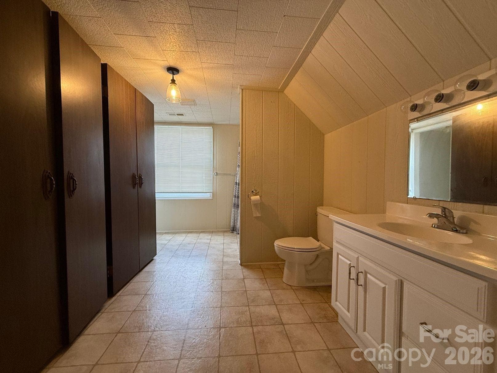 Upstairs Bathroom - 1351 S Aspen Street, Lincolnton