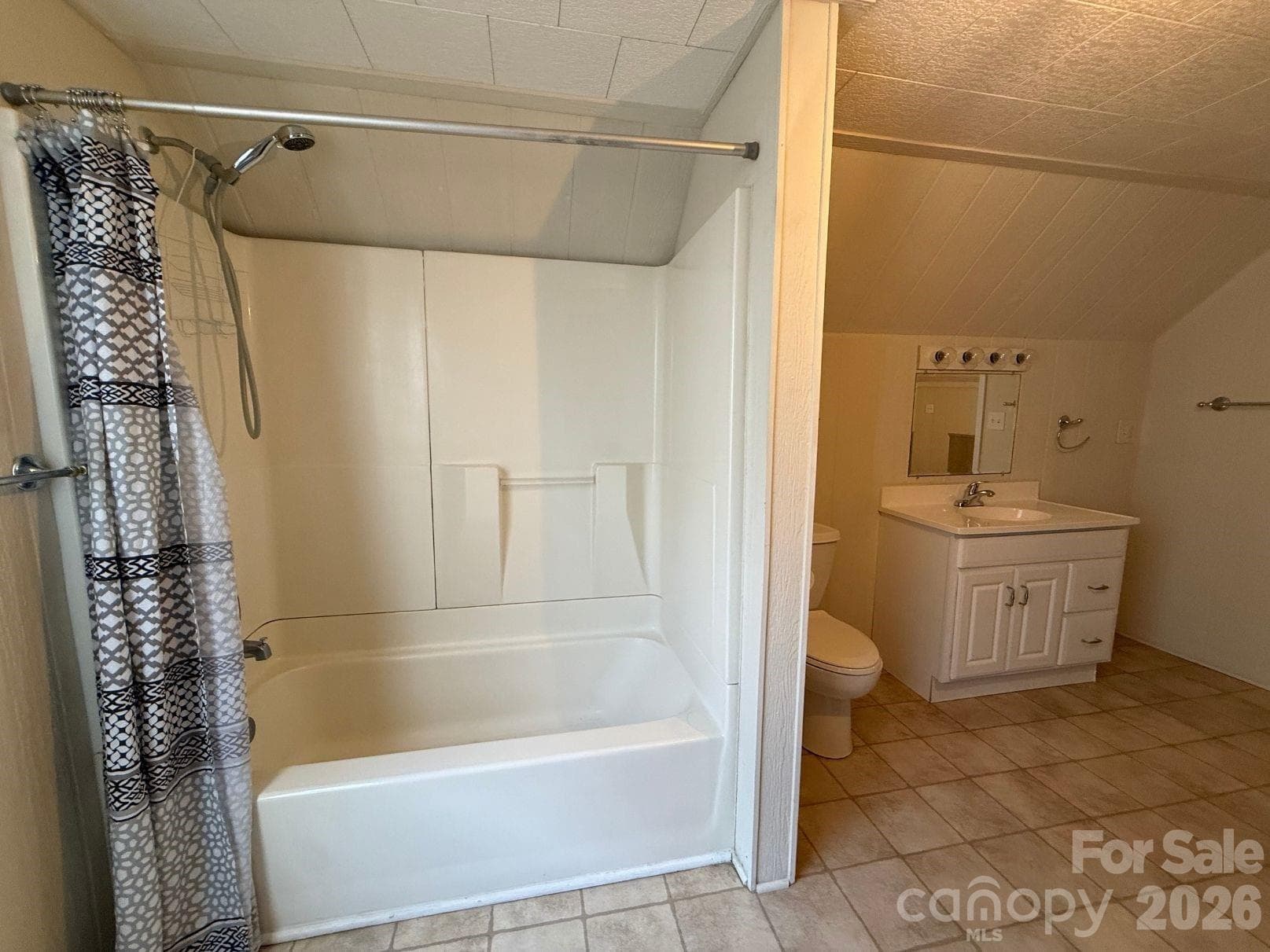 Upstairs Bathroom - 1351 S Aspen Street, Lincolnton