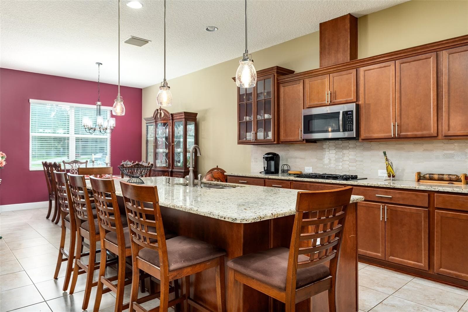 Large island with breakfast bar brings everyone together. - 995 KARST TREE LN, APOPKA