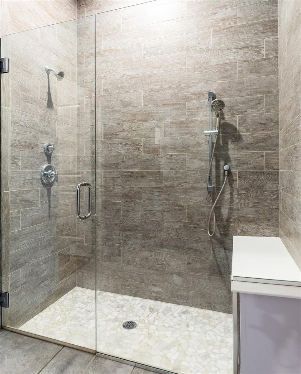 Primary bathroom shower - 995 KARST TREE LN, APOPKA