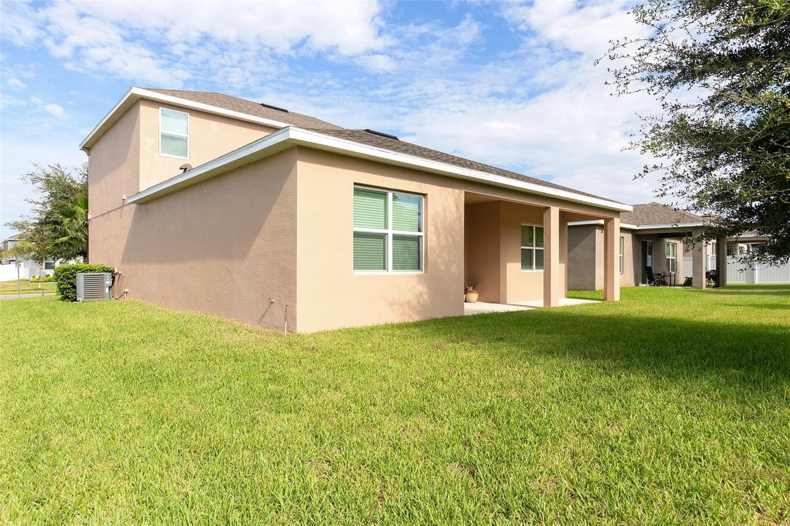 Large corner lot gives you extra space to play! - 995 KARST TREE LN, APOPKA