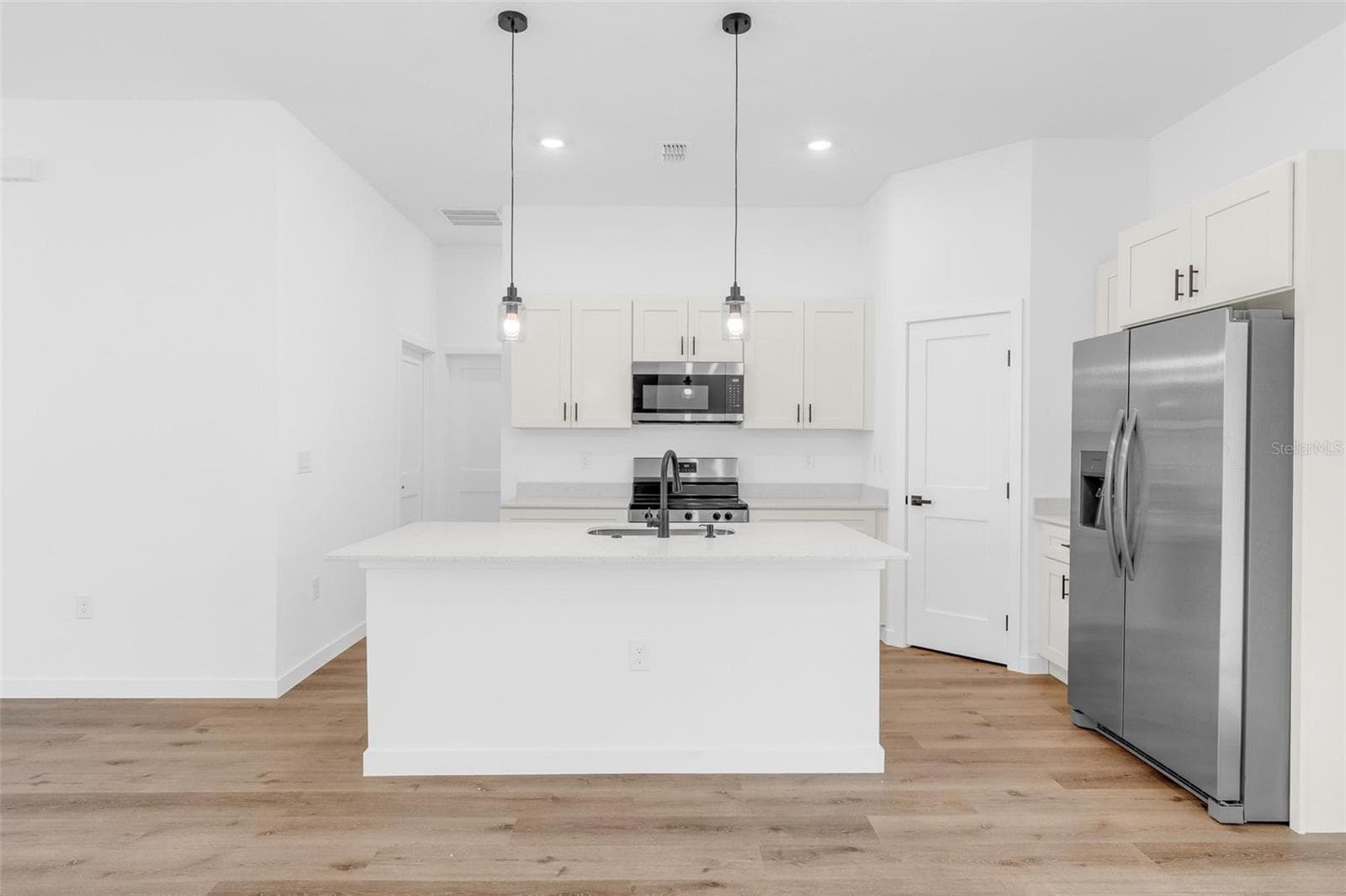 Single Family Residence at 10615 N DIDISCUS DR, CITRUS SPRINGS, photo 5 of 37
