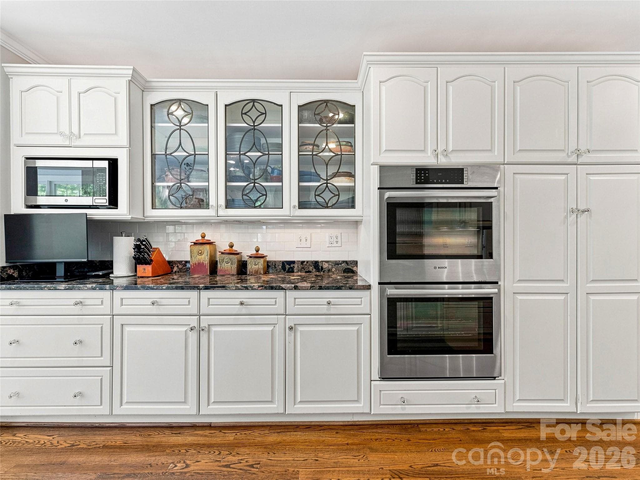 Double ovens and plenty of storage - 14 Griffing Boulevard, Asheville