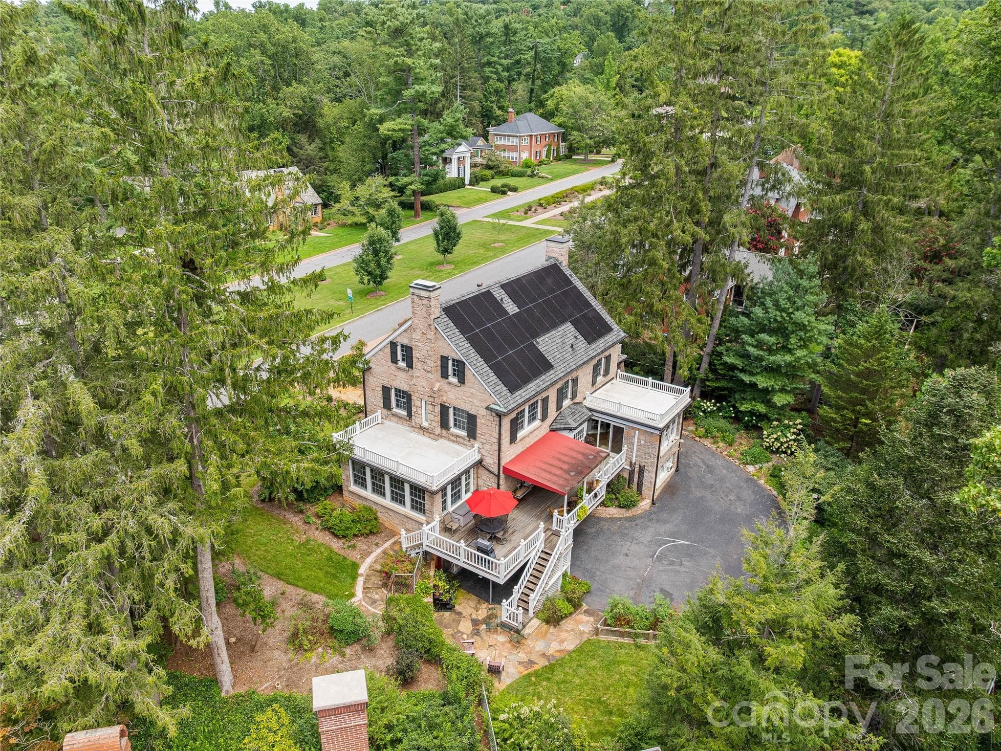 Beautiful neighborhood to walk  and enjoy the beauty. - 14 Griffing Boulevard, Asheville