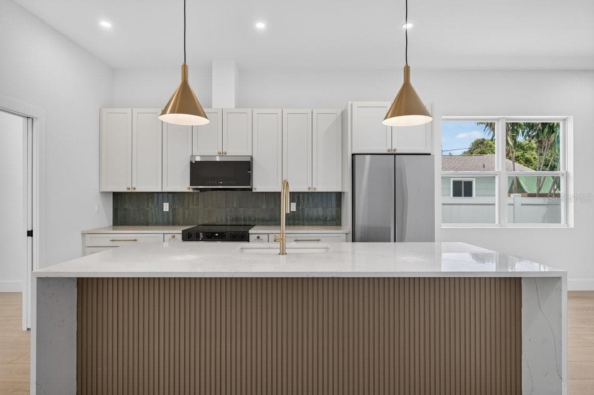 Kitchen - 3121 QUEEN ST N, ST PETERSBURG