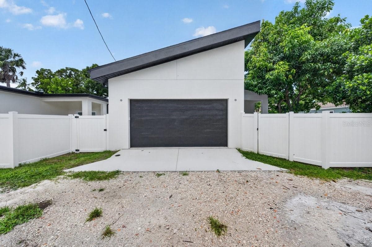 Single Family Residence at 3121 QUEEN ST N, ST PETERSBURG, photo 20 of 22