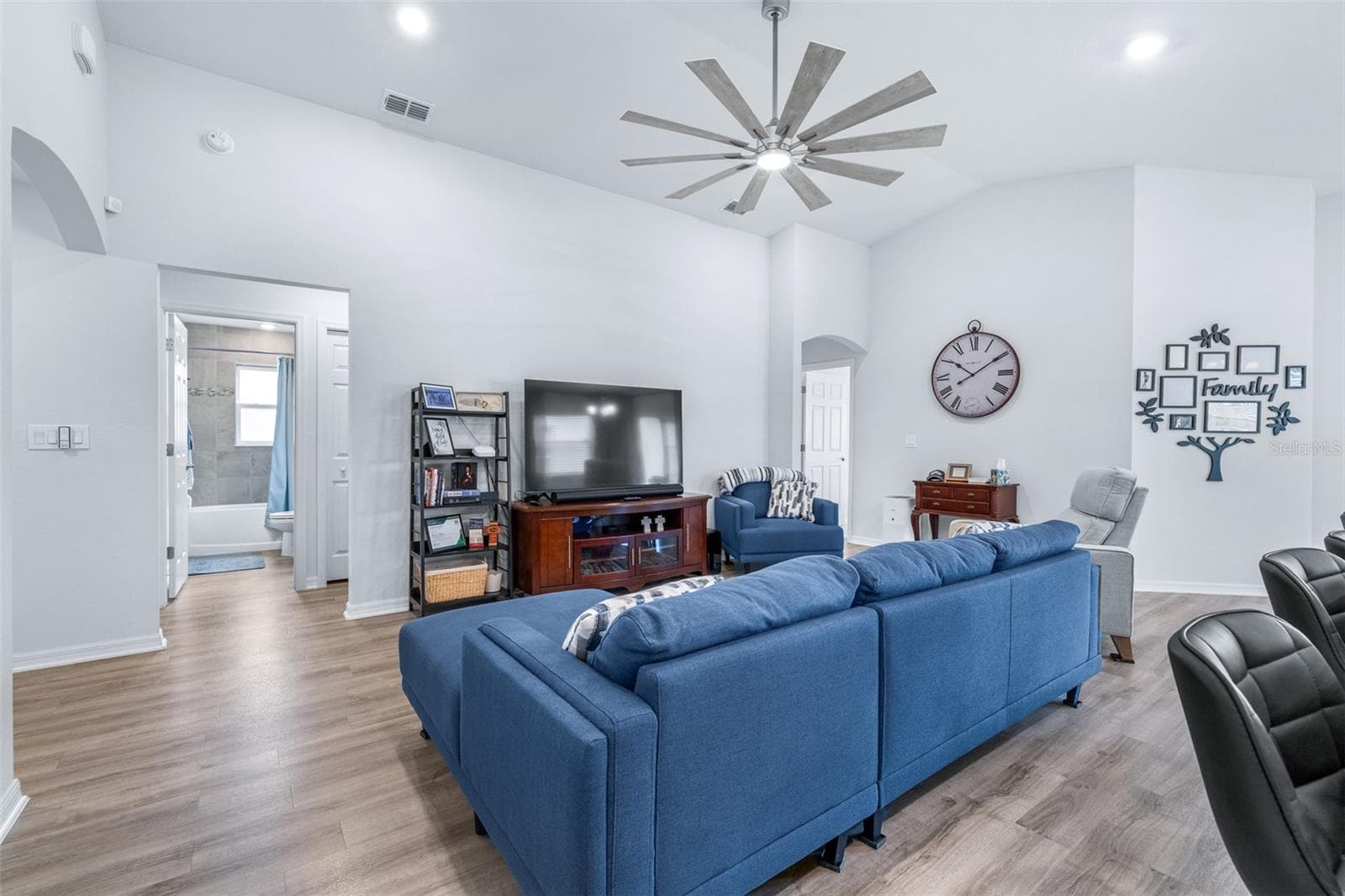 Single Family Residence at 2081 GOLDEN BEAK DR, EAGLE LAKE, photo 11 of 58