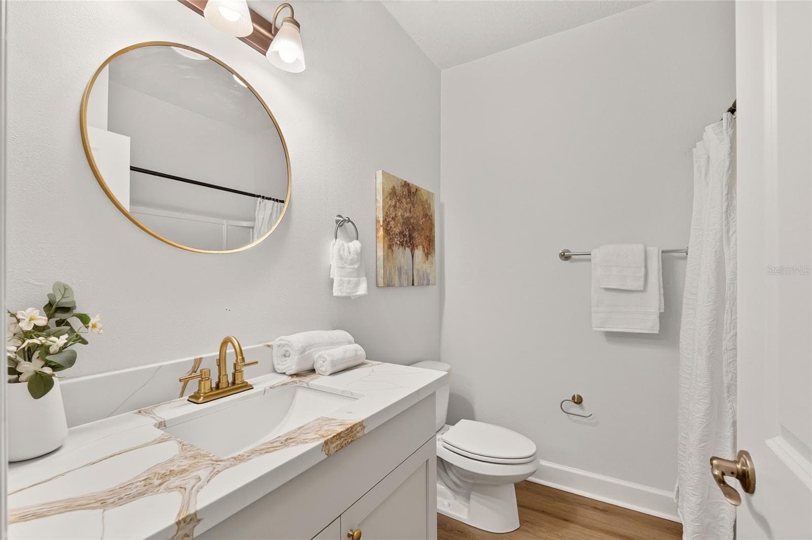Hall bath - 1659 NW 34TH AVE, GAINESVILLE