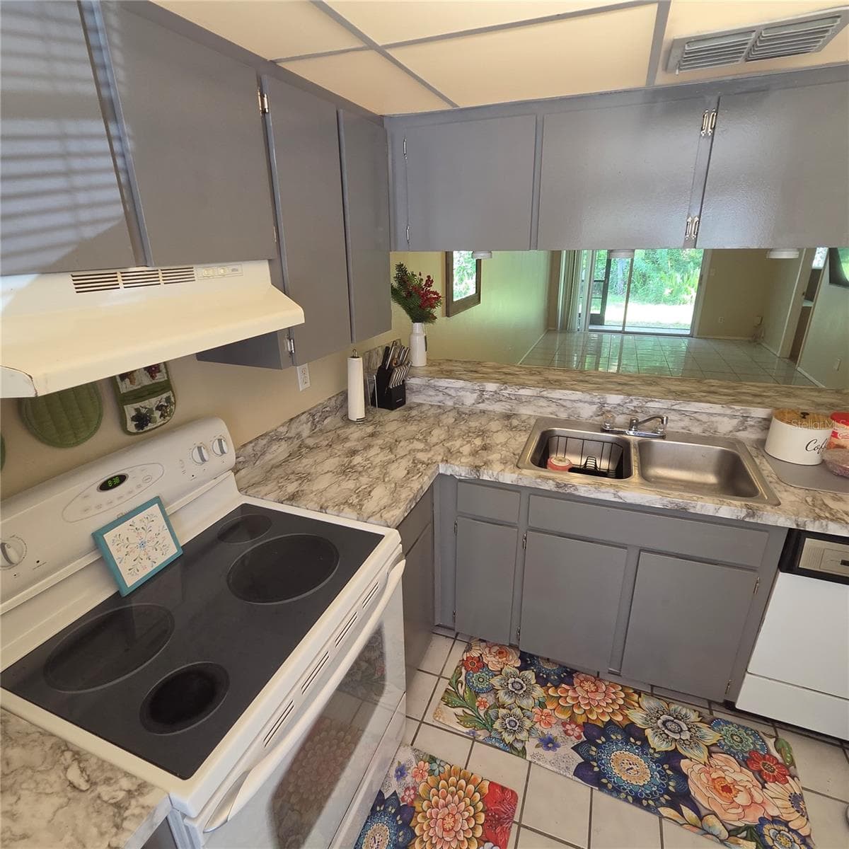 Villa at 7249 PARKSIDE VILLAS DR N, ST PETERSBURG, photo 9 of 42