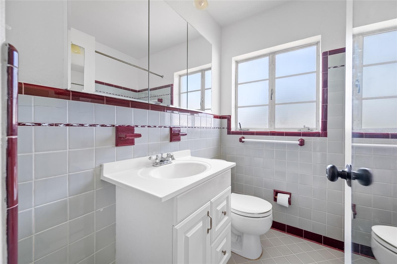 Vintage Bath - 5000 9TH AVE N, ST PETERSBURG