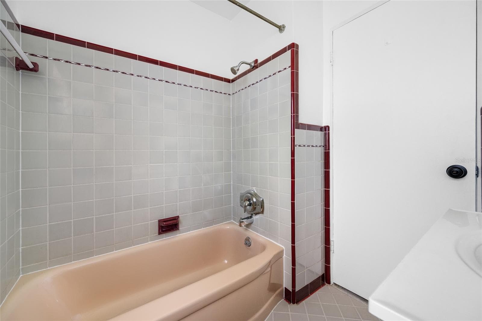Vintage tub w/shower - 5000 9TH AVE N, ST PETERSBURG