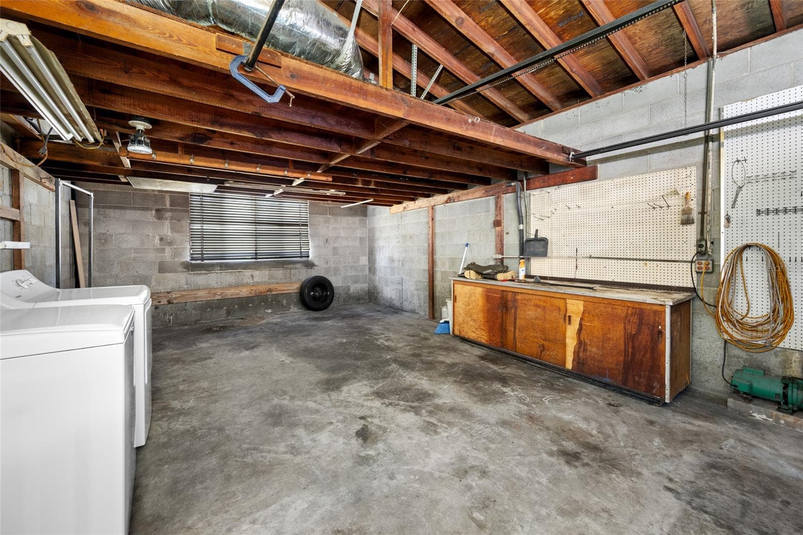Huge garage with access to back yard/driveway - 5000 9TH AVE N, ST PETERSBURG