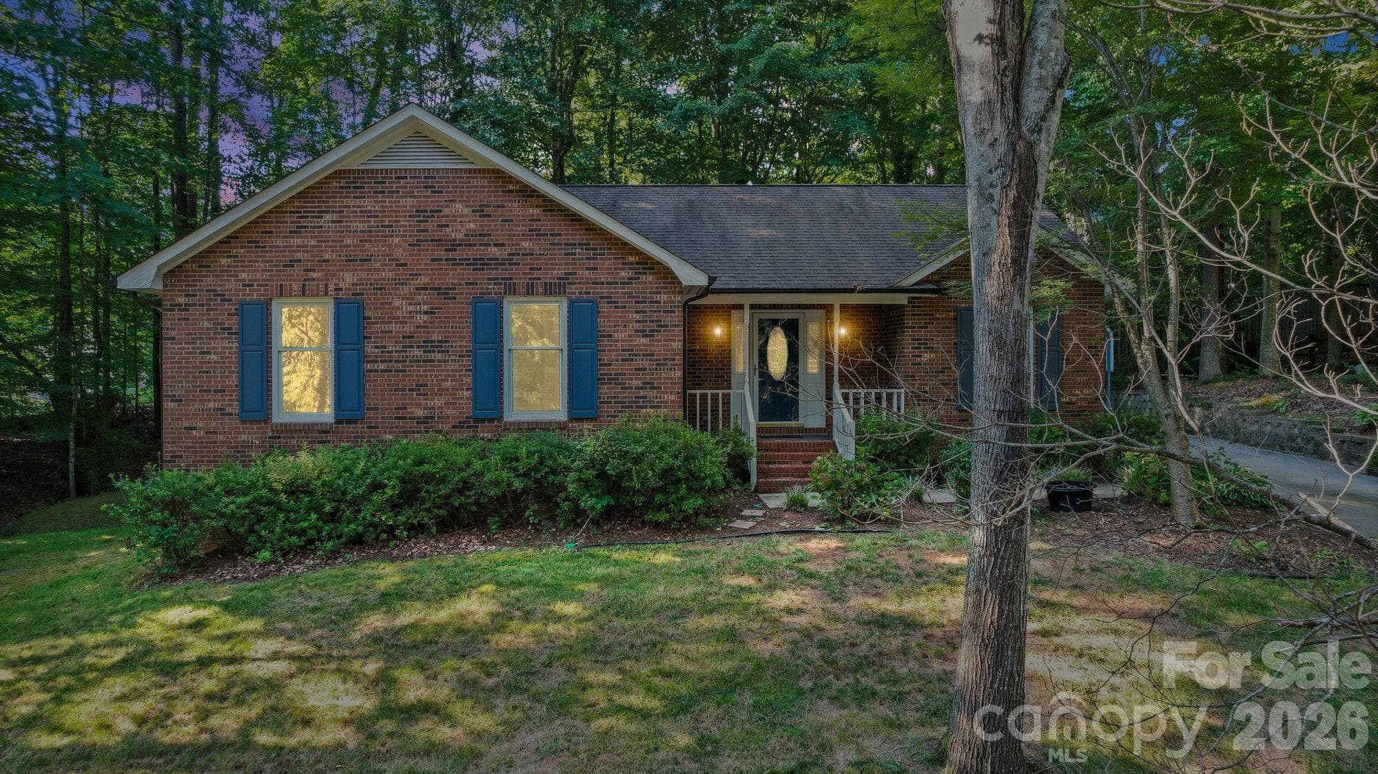 821 Deer Path Place