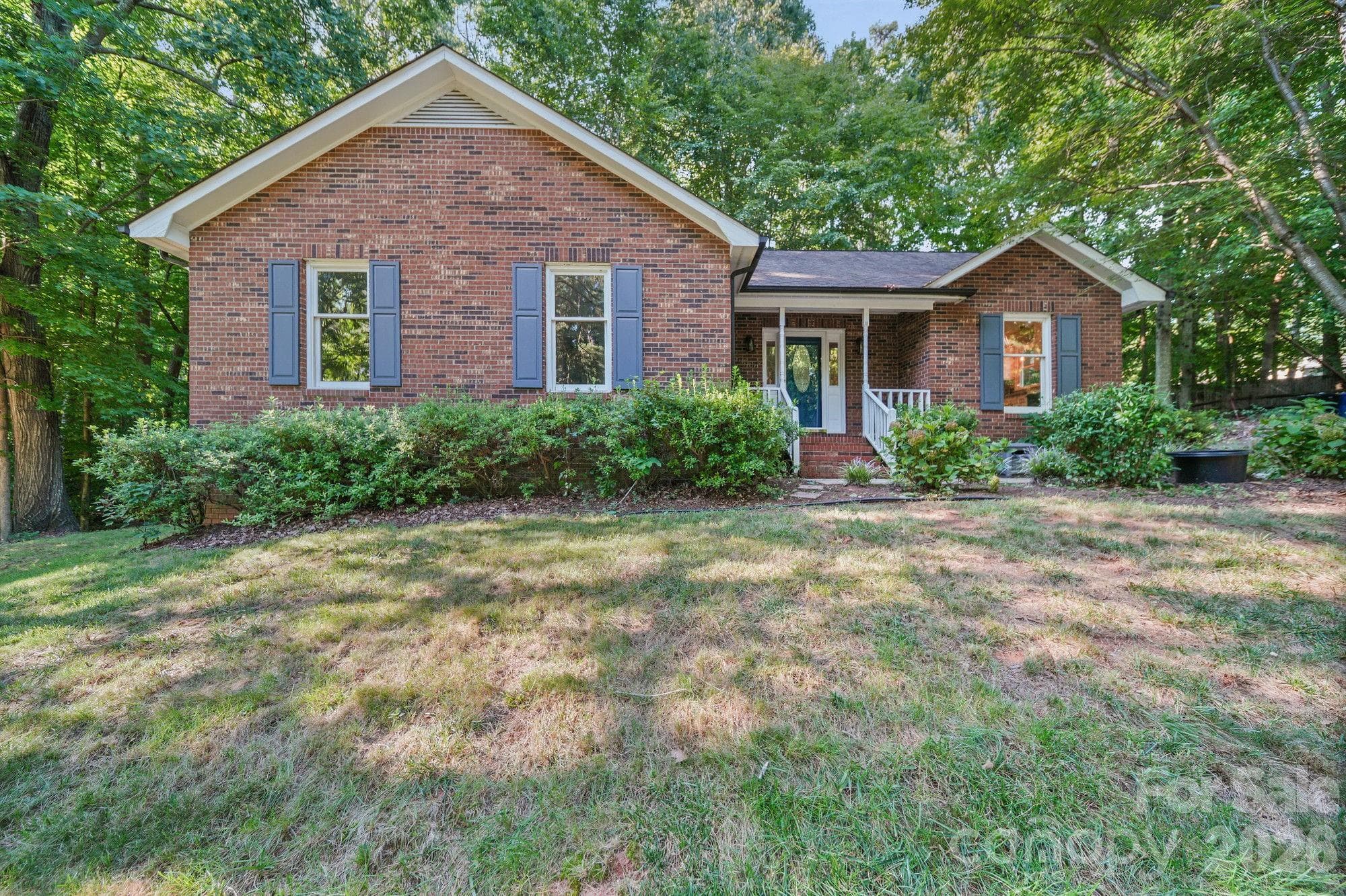 Single Family Residence at 821 Deer Path Place, Mooresville, photo 2 of 35