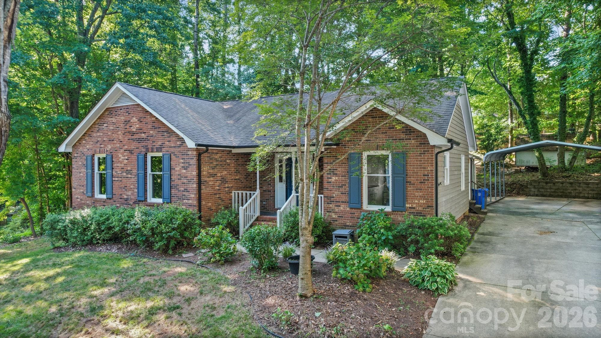Single Family Residence at 821 Deer Path Place, Mooresville, photo 4 of 35