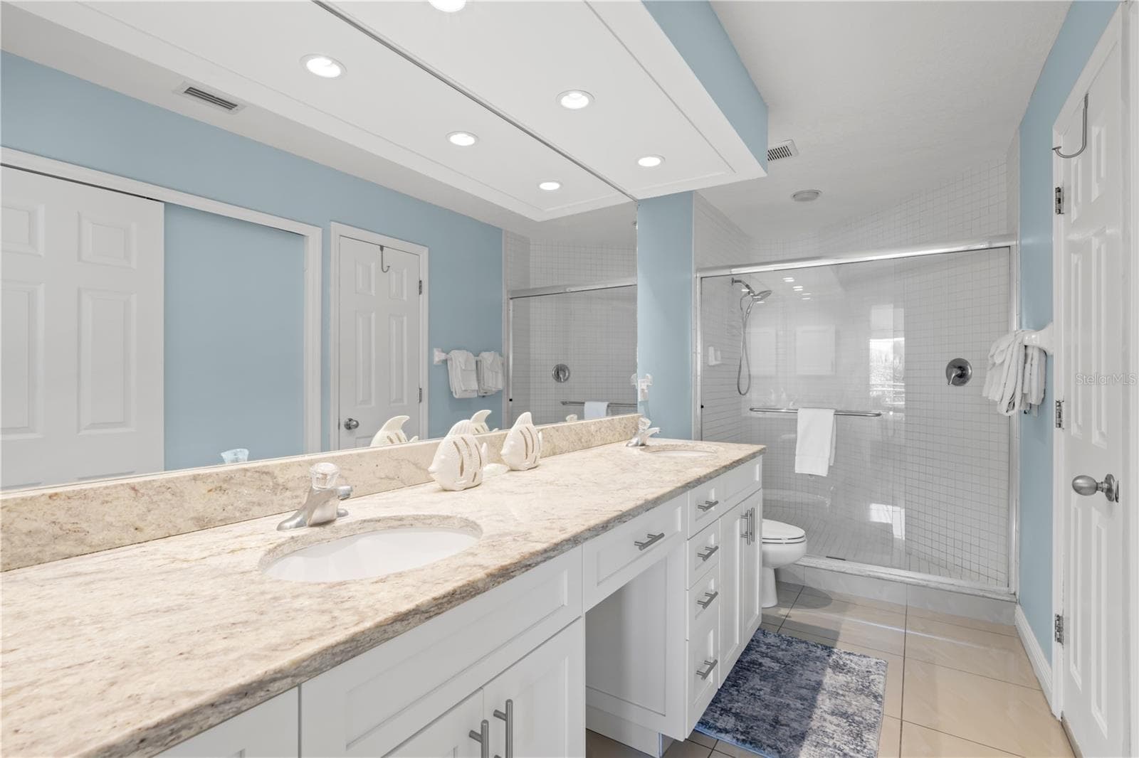 Primary Bathroom - 12935 GULF LN #205, MADEIRA BEACH