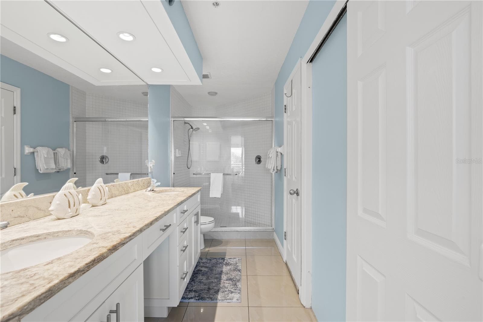 Hall Bathroom - 12935 GULF LN #205, MADEIRA BEACH
