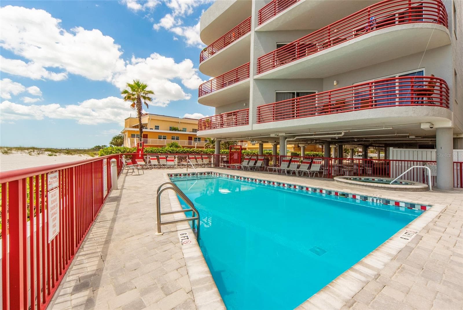 Pool and Jacuzzi - 12935 GULF LN #205, MADEIRA BEACH