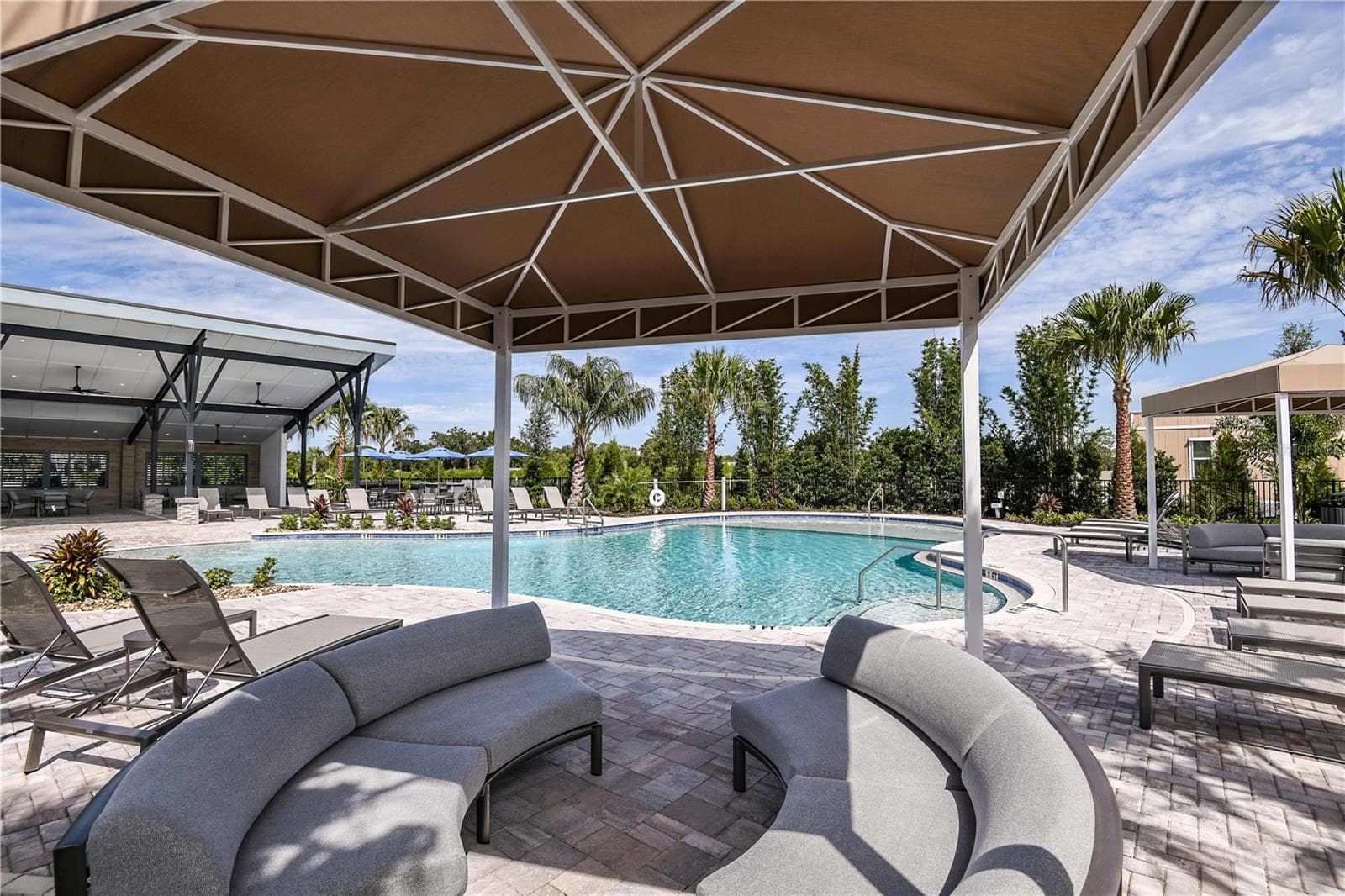 Covered Seating - 12430 51ST ST E, PARRISH