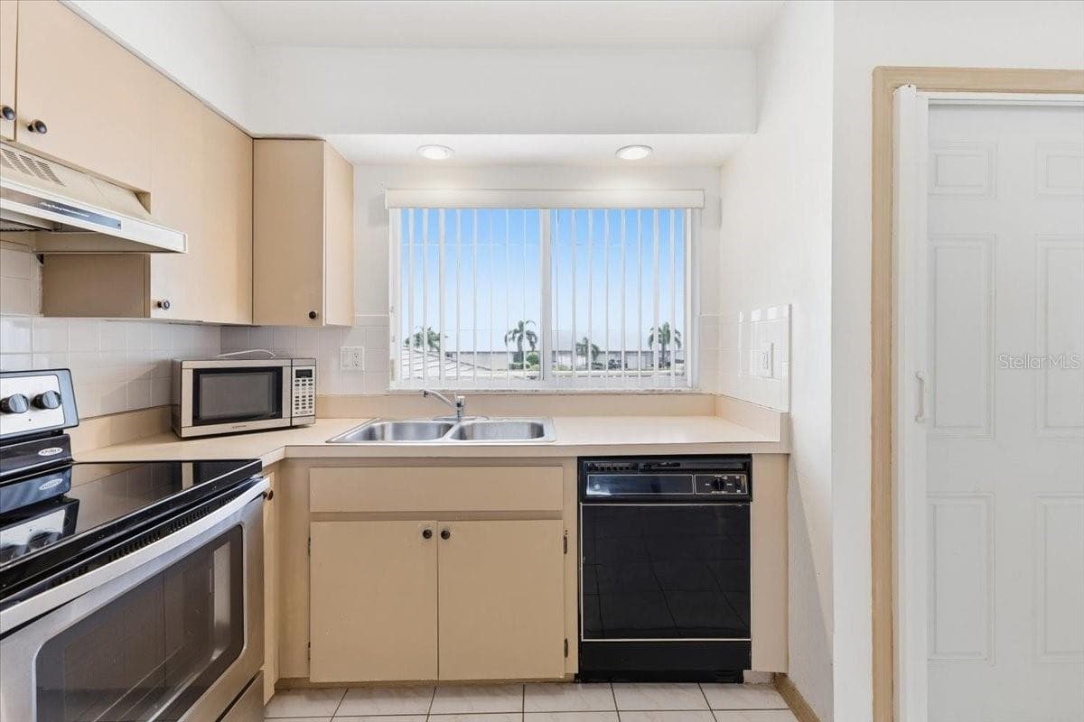 Condominium at 26316 NADIR RD #B5, PUNTA GORDA, photo 13 of 34