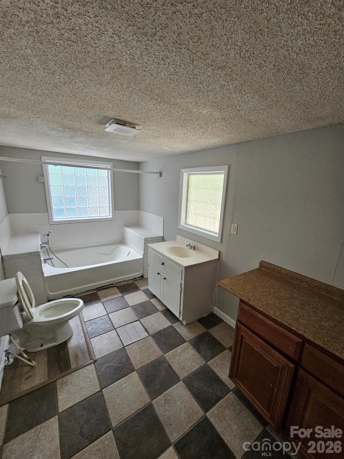Single Family Residence at 152 Winecoff Avenue NW, Concord, photo 7 of 10