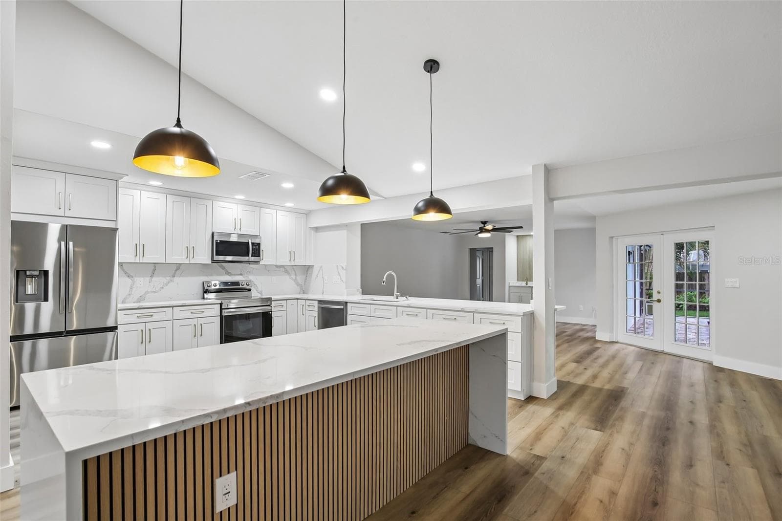 Kitchen - 3093 CREST DR, CLEARWATER