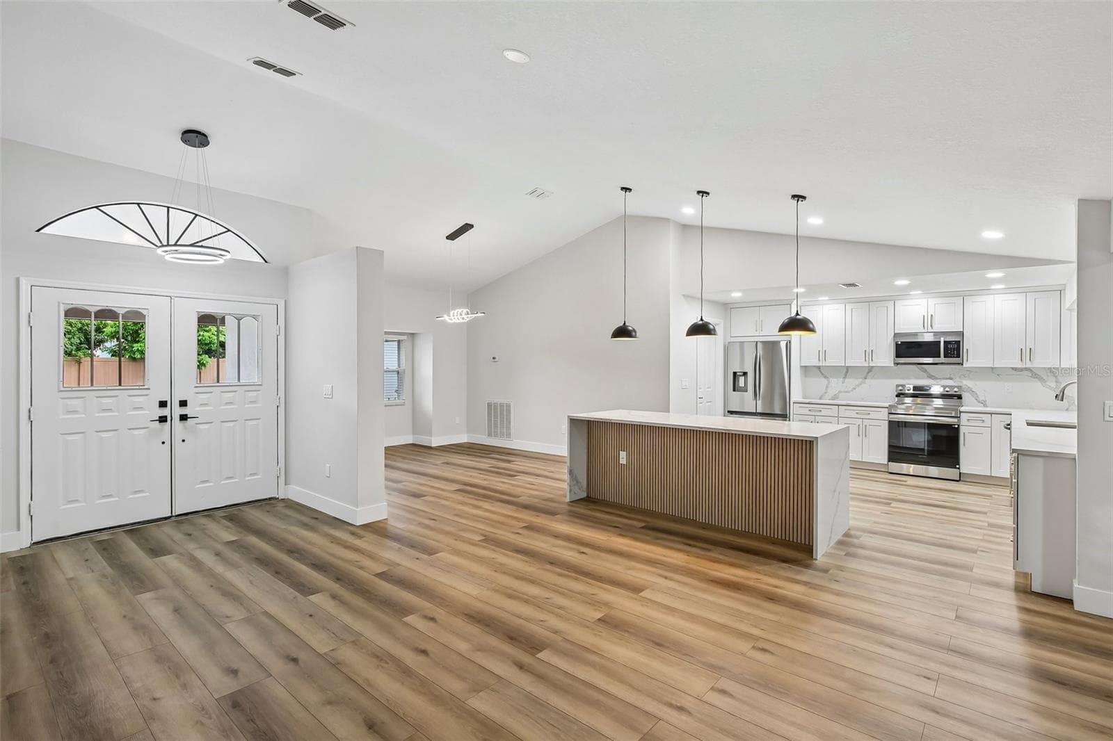 Entry Foyer & Open Concept Living - 3093 CREST DR, CLEARWATER