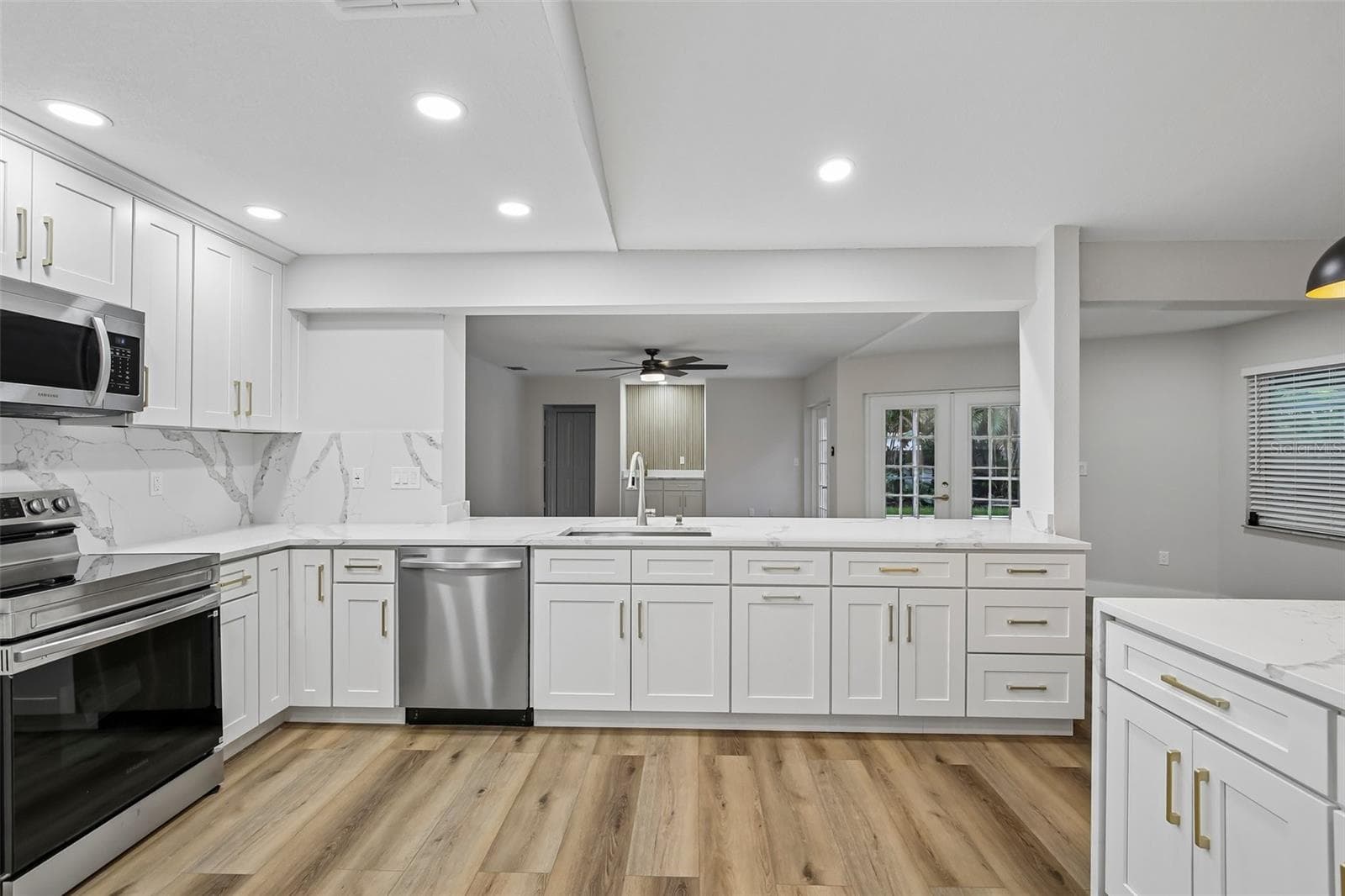 Kitchen - 3093 CREST DR, CLEARWATER