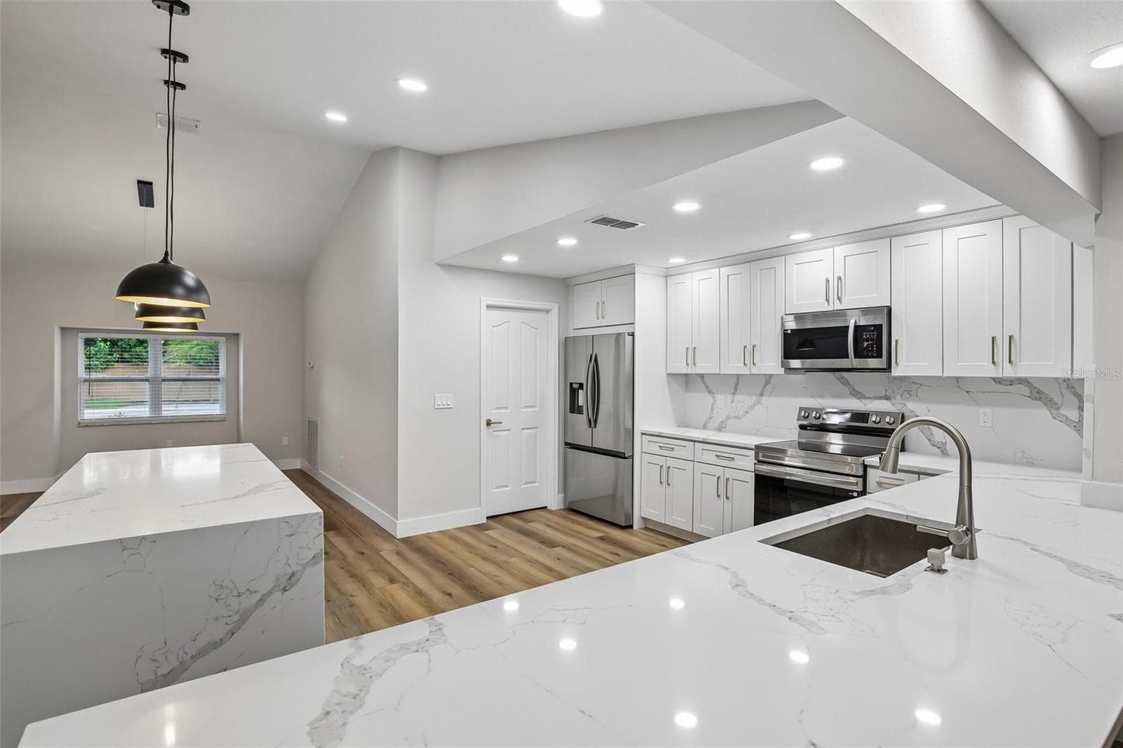 Kitchen - 3093 CREST DR, CLEARWATER