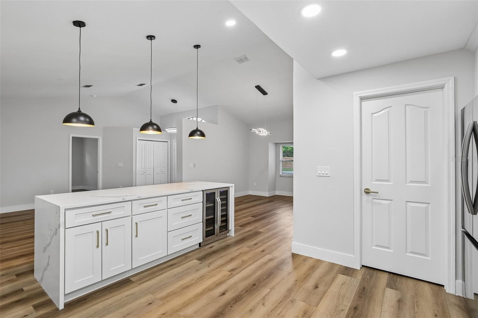 Kitchen - 3093 CREST DR, CLEARWATER