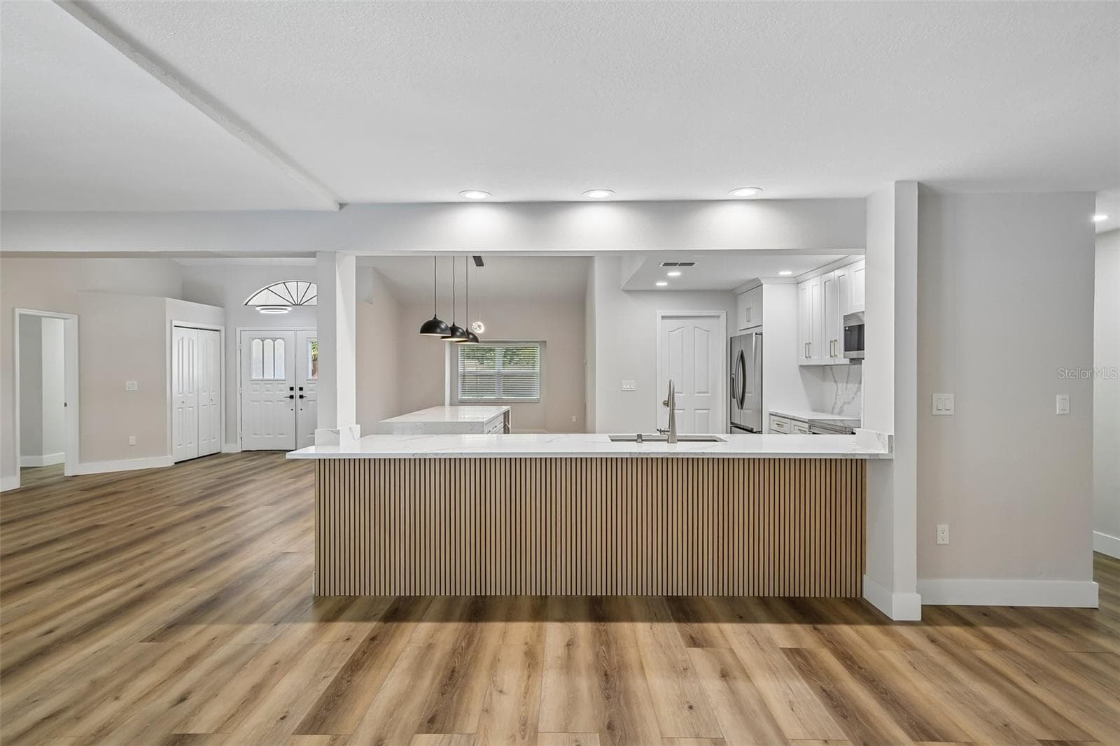 Living & Kitchen - 3093 CREST DR, CLEARWATER
