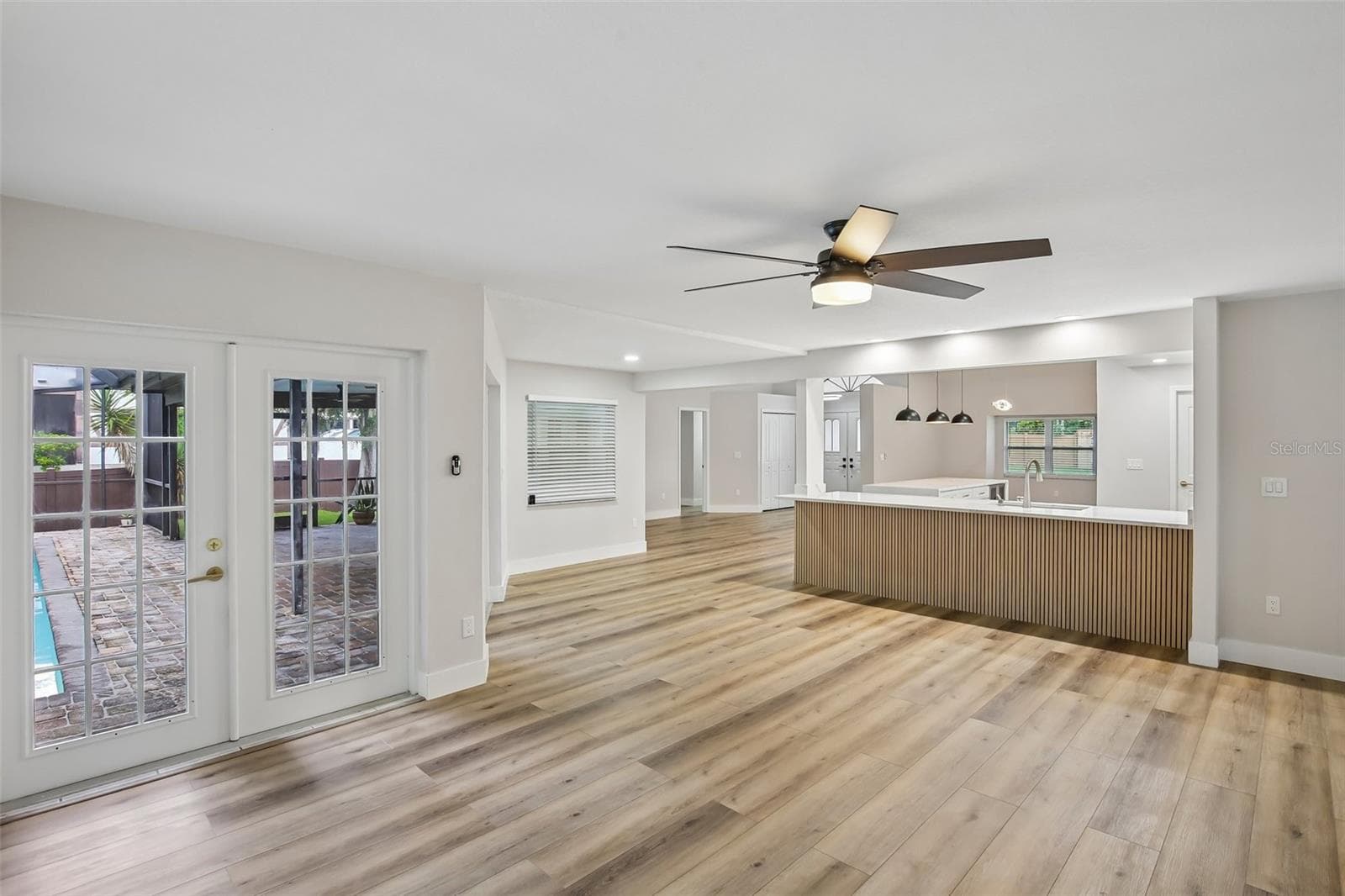 Family Room & Wet Bar - 3093 CREST DR, CLEARWATER