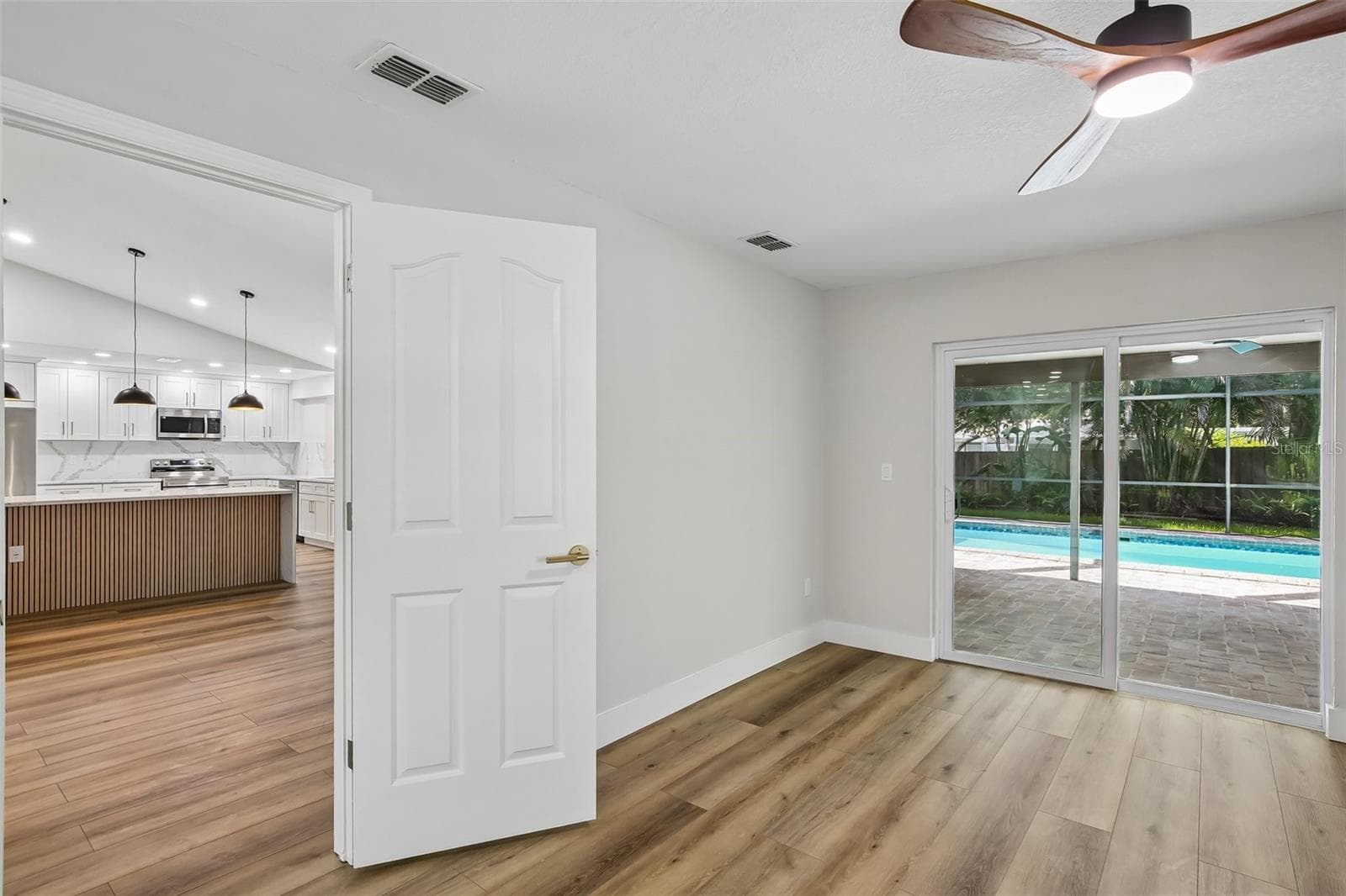 Primary Suite - 3093 CREST DR, CLEARWATER