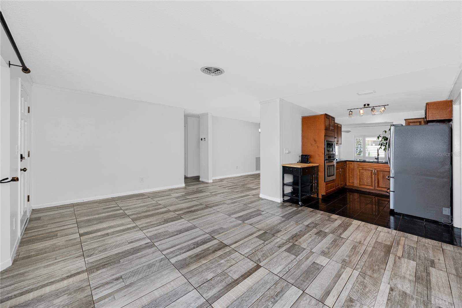 Single Family Residence at 1744 HARBOR CIR E, LARGO, photo 20 of 39